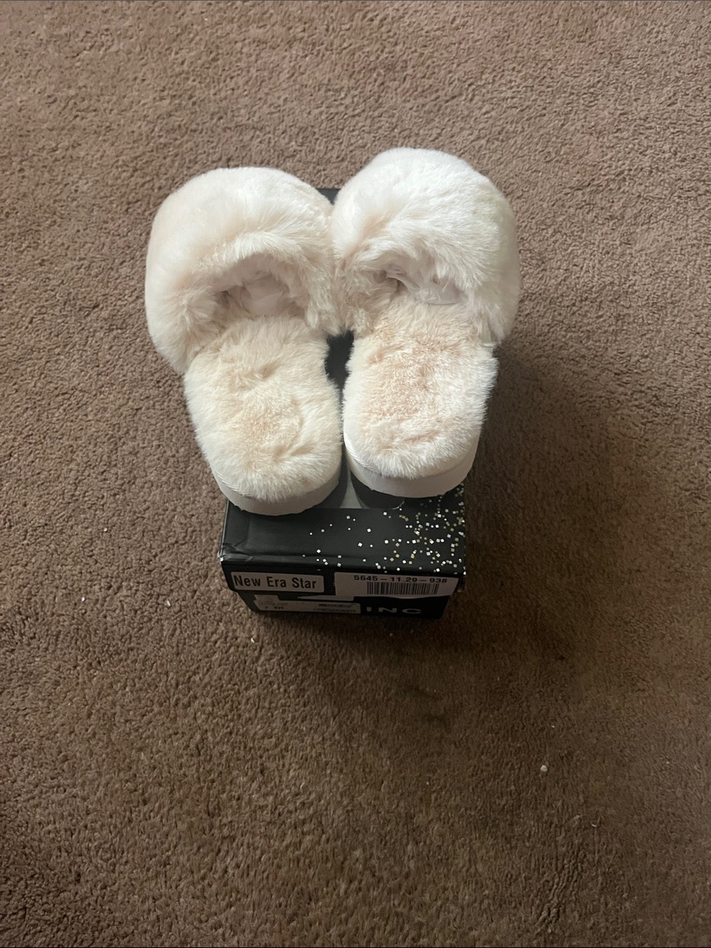 Inc Yuri ivory fur slippers brand new